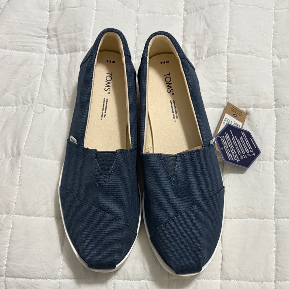 TOMS WMNS 8.5 Dark Blue Slip-On Loafers Platform NWT NO BOX